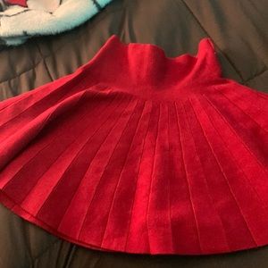 Red short pleaded skirt and kaki skirt